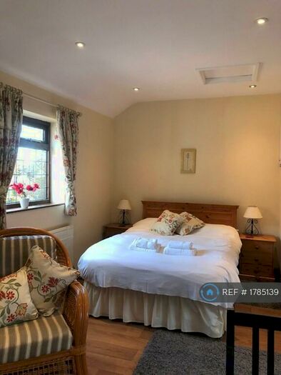 Studio To Rent In Cadeby Lane, Warwickshire, CV13