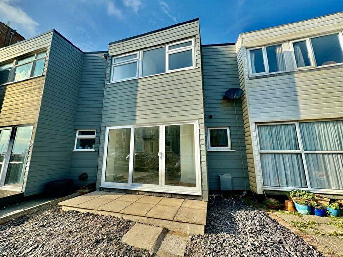 2 Bedroom House To Rent In West View Seaford, BN25