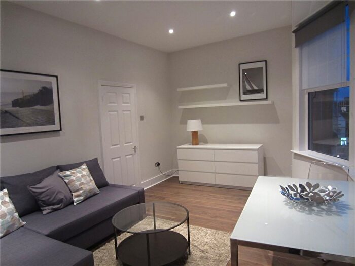 Studio To Rent In Green Lanes, London, N21