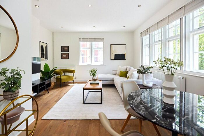 2 Bedroom Flat To Rent In Marianne Close, London, SE5