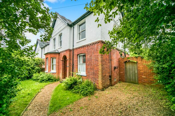 4 Bedroom Detached House To Rent In Oakley Road, Caversham, Reading, RG4
