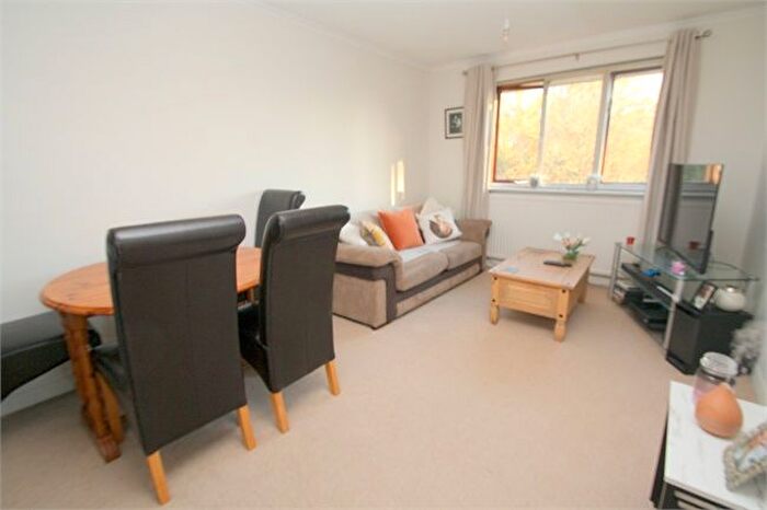 1 Bedroom Flat To Rent In Dunstan Court, Leacroft, Staines-Upon-Thames, TW18