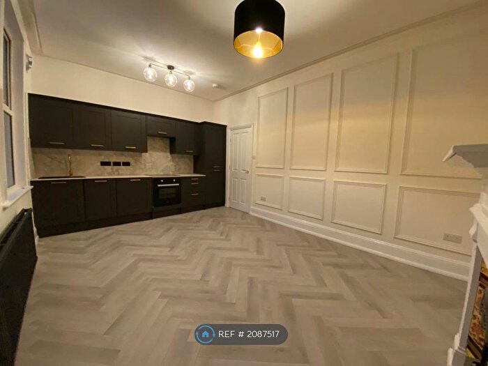 2 Bedroom Flat To Rent In Allfarthing Lane, London, SW18