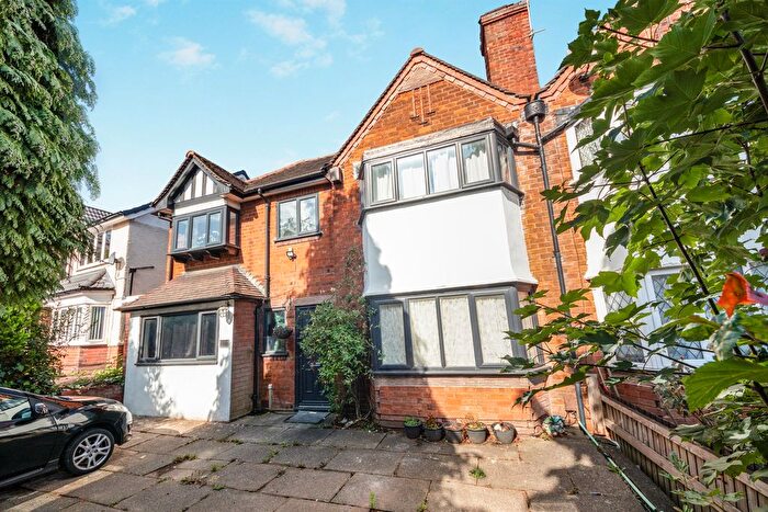 5 Bedroom Semi-Detached House For Sale In Mackenzie Road, Birmingham, B11