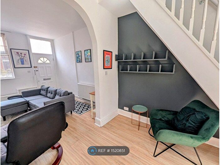 2 Bedroom End Of Terrace House To Rent In Thorn Grove, Manchester, M14