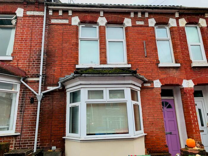 5 Bedroom House To Rent In Milton Road, Southampton, SO15