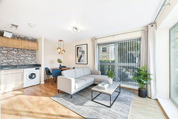 1 Bedroom Maisonette For Sale In Brand House, Coombe Way, Farnborough, GU14