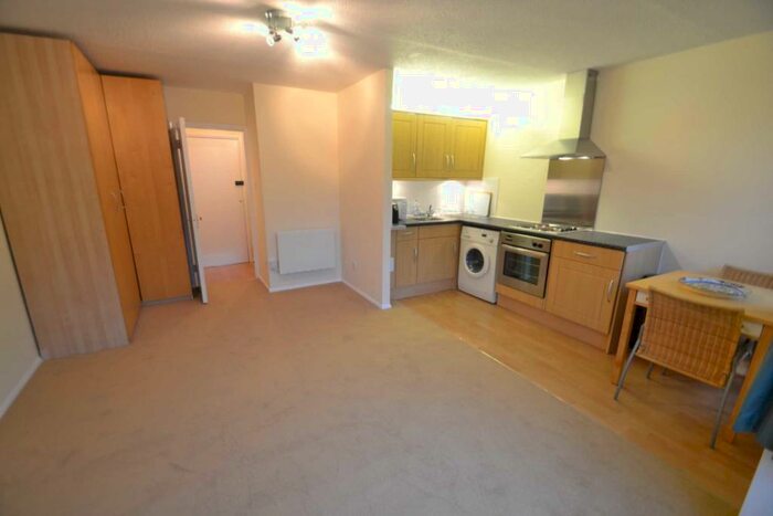 Flat To Rent In Durham Court, Belmont Road, KT22