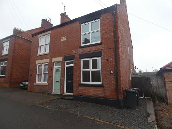 3 Bedroom Semi Detached House To Rent In Thorntree Lane, Swadlincote, DE11