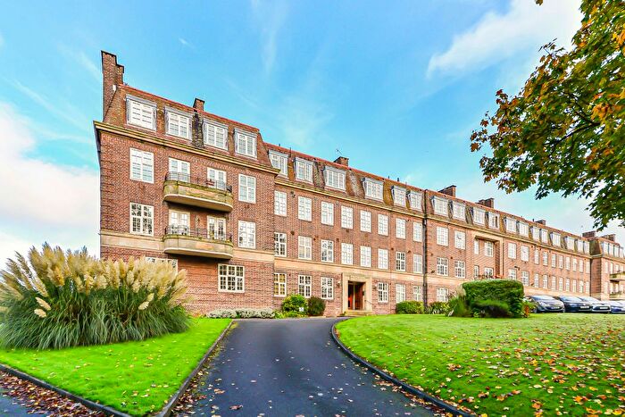 3 Bedroom Flat To Rent In Pitmaston Court, Goodby Road, Moseley, B13