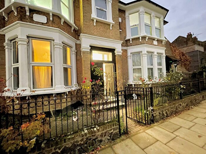 4 Bedroom Detached House To Rent In High Road, London, N22
