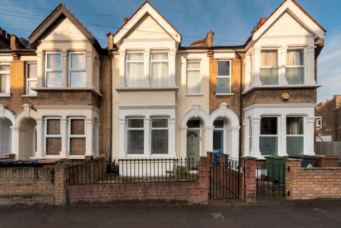 2 Bedroom Ground Flat To Rent In Cavendish Drive, Leytonstone, London, E11