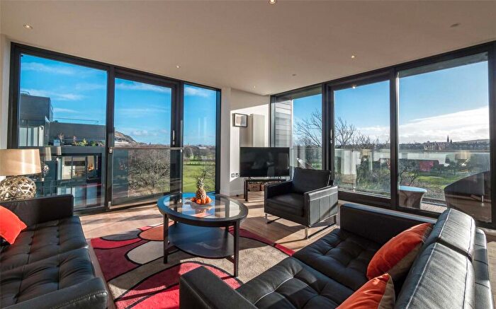 2 Bedroom Flat To Rent In Simpson Loan, Edinburgh, EH3