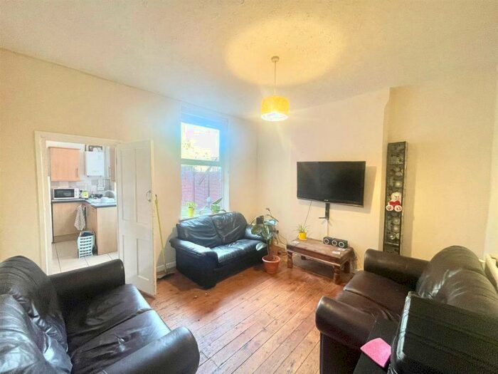 5 Bedroom Semi-Detached House To Rent In **&#pppw Excluding Bills** Midland Avenue, Lenton, - Uon, NG7