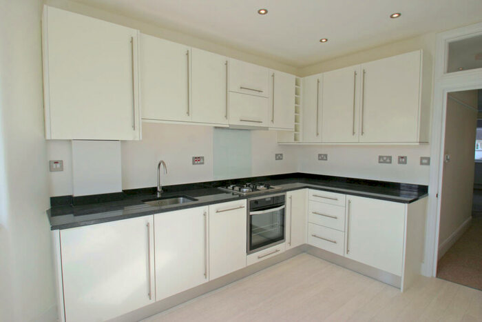 2 Bedroom Flat To Rent In Queens Avenue, Winchmore Hill, N21