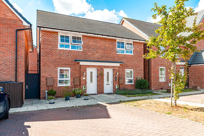 2 Bedroom Semi-Detached House For Sale In Clement Way, Warwick, CV34