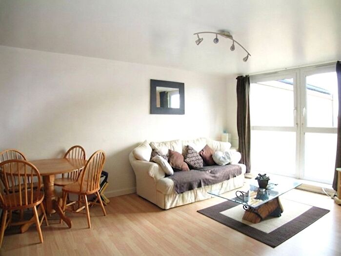 3 Bedroom Semi Detached House To Rent In Meadow Hill, New Malden, KT3