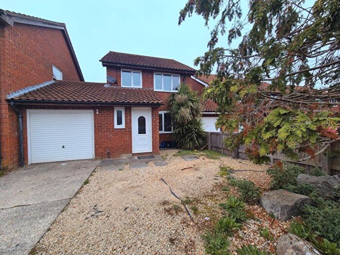 3 Bedroom Link Detached House For Sale In Wayside Close, Frome, Somerset, BA11