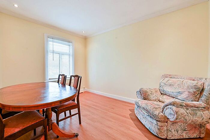 3 Bedroom Flat To Rent In Lower Boston Road, Hanwell, London, W7