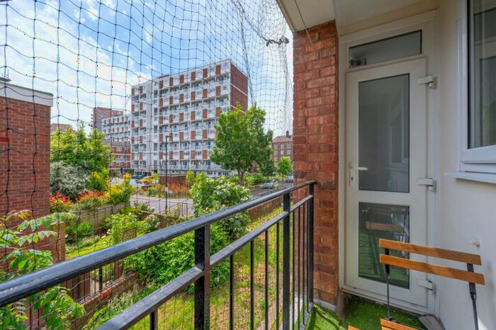 1 Bedroom Flat For Sale In Newburn Street, Kennington, London, SE11