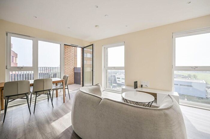 2 Bedroom Flat For Sale In Frank Searle Passage, Walthamstow, E17