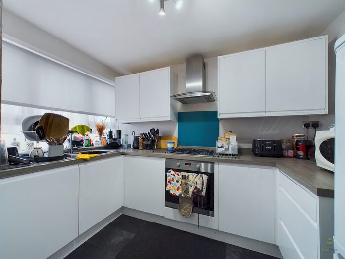 2 Bedroom Flat To Rent In Rutland Gate, Belvedere, DA17