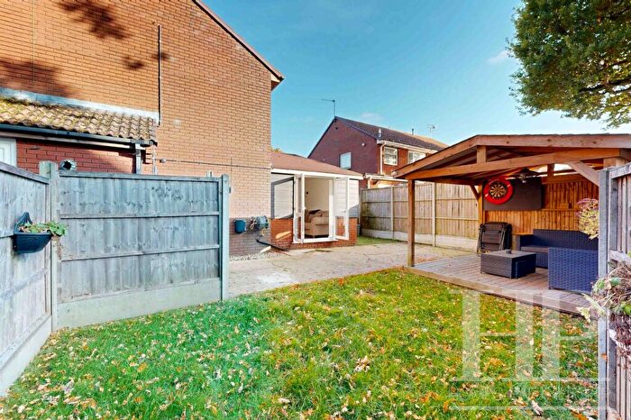 1 Bedroom Terraced House For Sale In Jersey Road, Crawley, RH11