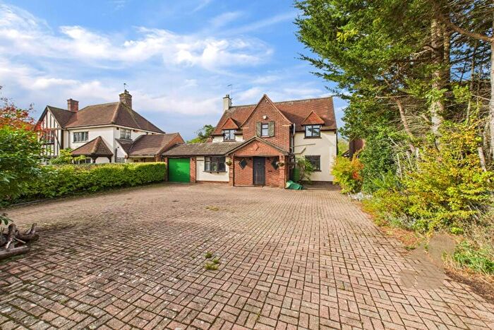 4 Bedroom Detached House For Sale In Galleywood Road, Chelmsford, CM2