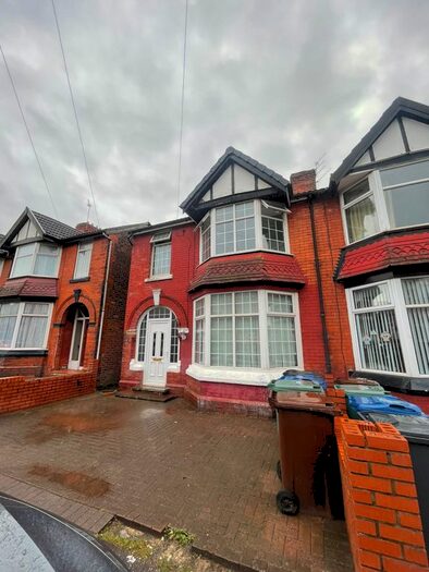 3 Bedroom Semi-Detached House To Rent In Richmond Avenue, Prestwich, Manchester, M25