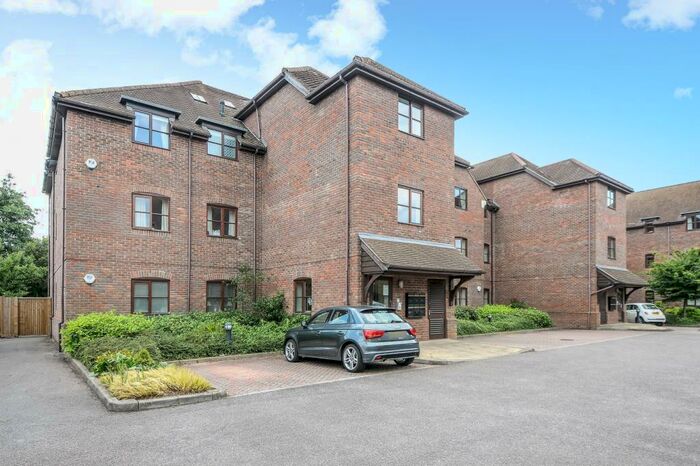 2 Bedroom Apartment To Rent In Newbury, Berkshire, RG14