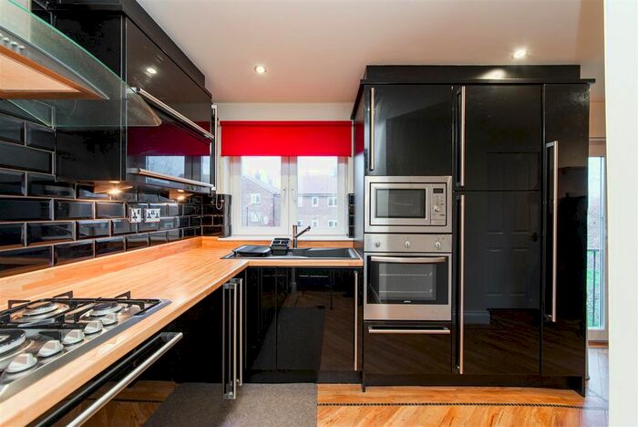 2 Bedroom Flat To Rent In Edgefield Avenue, Gosforth, Newcastle Upon Tyne, NE3