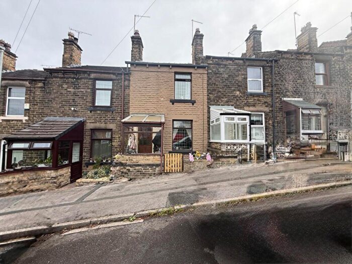 2 Bedroom Terraced House For Sale In Vine Street, Cleckheaton, Kirklees, BD19