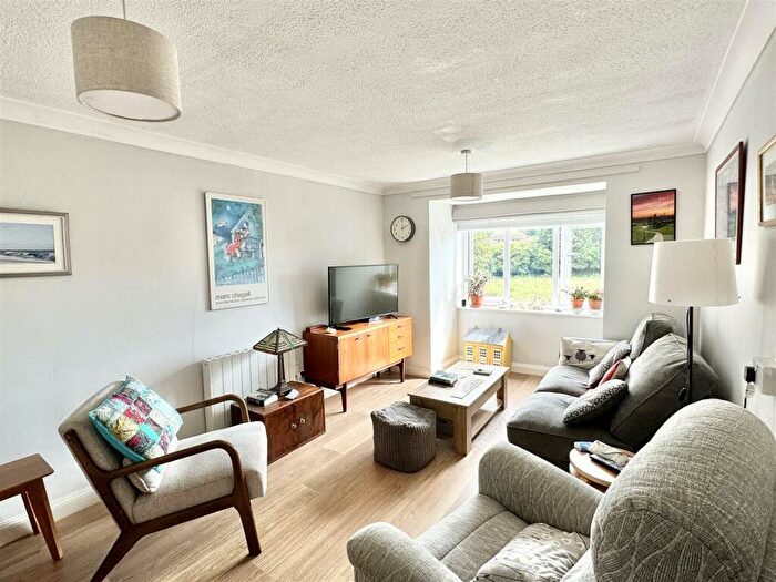 2 Bedroom Retirement Property For Sale In Meadow Court, Bridport, DT6