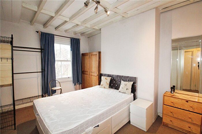 1 Bedroom Flat To Rent In St. John's Hill, London, SW11