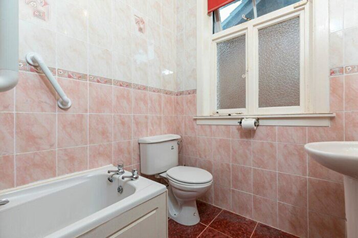 2 Bedroom Detached Bungalow For Sale In Aurs Road, Barrhead, G78