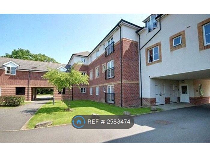 2 Bedroom Flat To Rent In Kingswood Close, Camberley, GU15