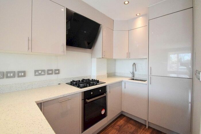 3 Bedroom Maisonette To Rent In Engadine Close, Croydon, CR0
