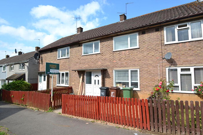 4 Bedroom House Of Multiple Occupation For Sale In Murray Walk, Corby, NN18