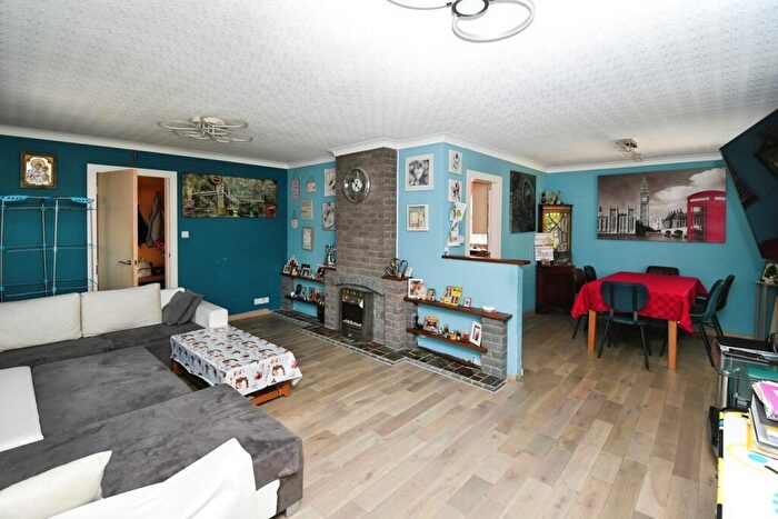 3 Bedroom Detached Bungalow For Sale In Hall Drive, Lincoln, LN6