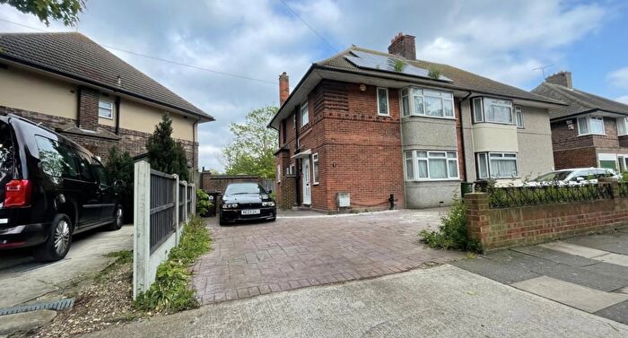 4 Bedroom Semi-Detached House To Rent In Thicket Grove, Dagenham, Essex, RM9