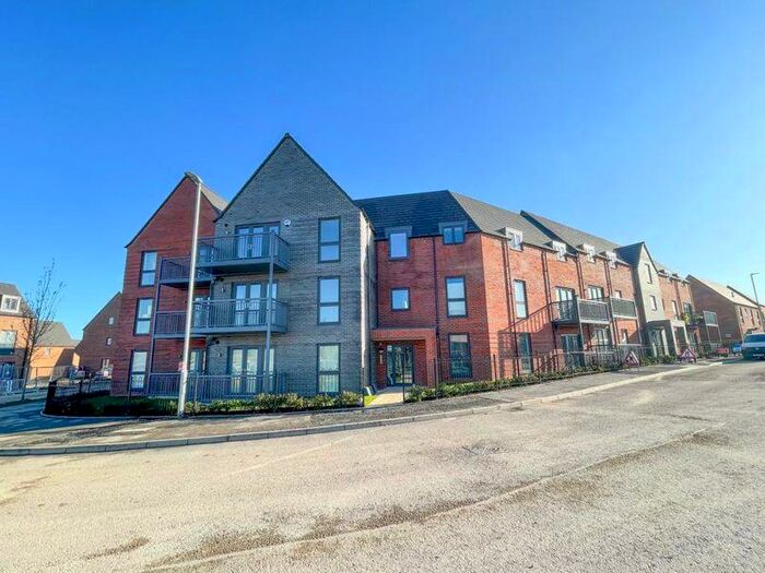 2 Bedroom Flat To Rent In Silver Birch Avenue, Dunstable, LU5