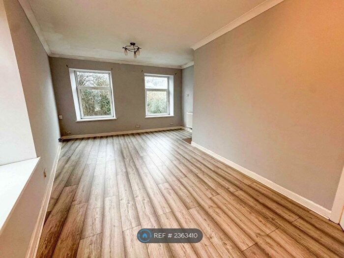 2 Bedroom Flat To Rent In Burnley Road East, Rossendale, BB4