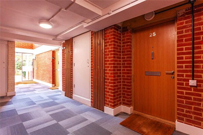 2 Bedroom Flat For Sale In Caxton Court, St Marks Road, Henley-On-thames, Oxfordshire, RG9