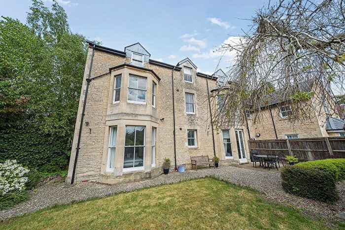 2 Bedroom Apartment To Rent In Garth Court, Bicester, OX26