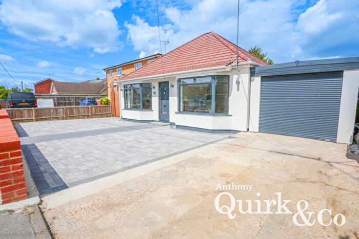 3 Bedroom Detached Bungalow For Sale In Dovervelt Road, Canvey Island, SS8