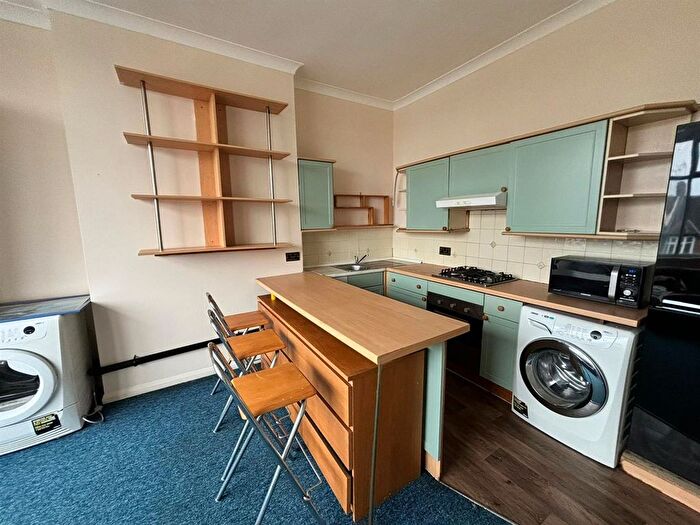 2 Bedroom Flat To Rent In Sunny Gardens Road, Hendon, London, NW4