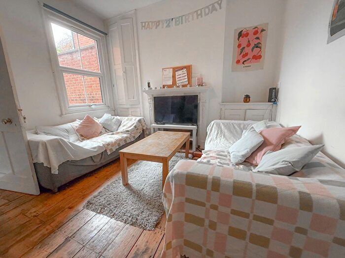 4 Bedroom Terraced House To Rent In De Beauvoir Road, Reading, RG1