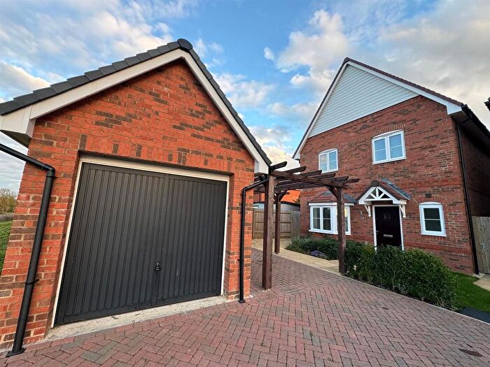 3 Bedroom Detached House To Rent In Erlestoke Avenue, Didcot, OX11