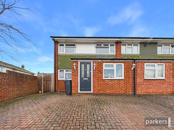 3 Bedroom End Of Terrace House For Sale In Corinne Close, Reading, Berkshire, RG2
