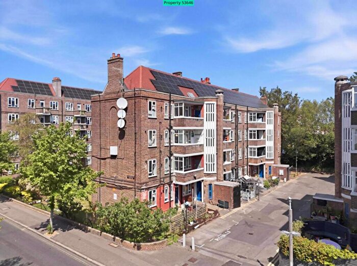 2 Bedroom Flat For Sale In Cosgrove House, Whiston Road, London, E2
